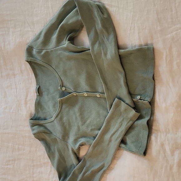 Bundle- 4 Sweet Outfit Pieces - Picture 15 of 16